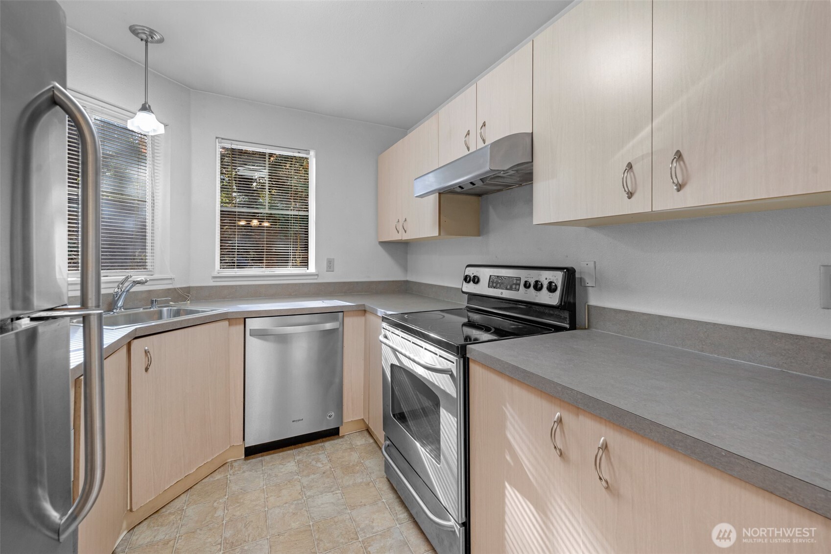 5300 Harbour Pointe Boulevard, Unit 307A Mukilteo, WA 98275 - Photo 9 of 25 a kitchen with a stove and a sink