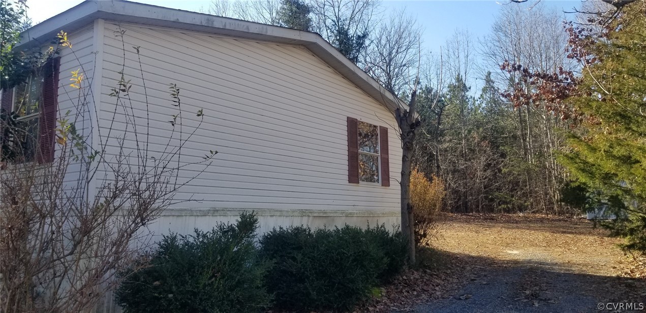 626 Cartersville Road New Canton, VA 23123 - Photo 3 of 19 Gallery Image 3