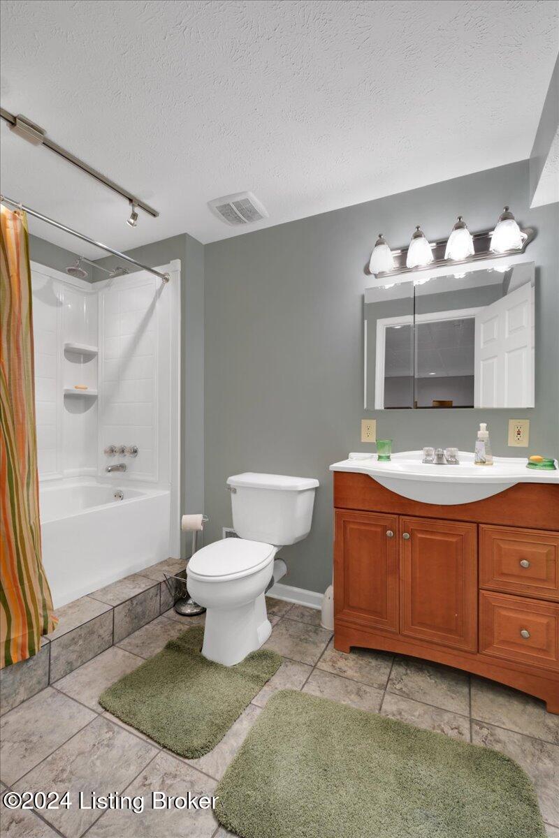 9401 Frohlich Road Louisville, KY 40291 - Photo 29 of 43 Full Bath #3 - Basement