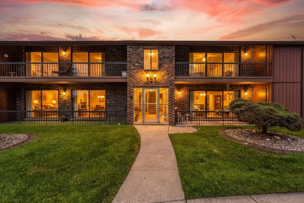 $189,900 | 419 Fisher Street, Unit A, Munster, IN 46321
