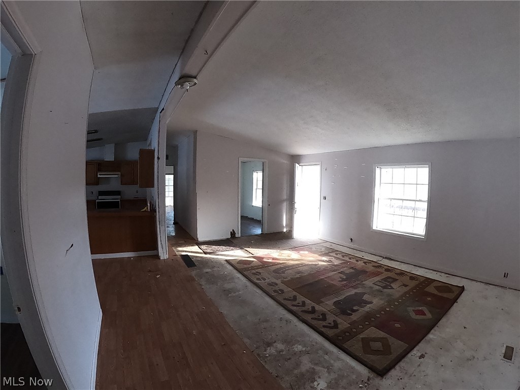 9149 Center Road Blue Rock, OH 43720 - Photo 2 of 34 living room