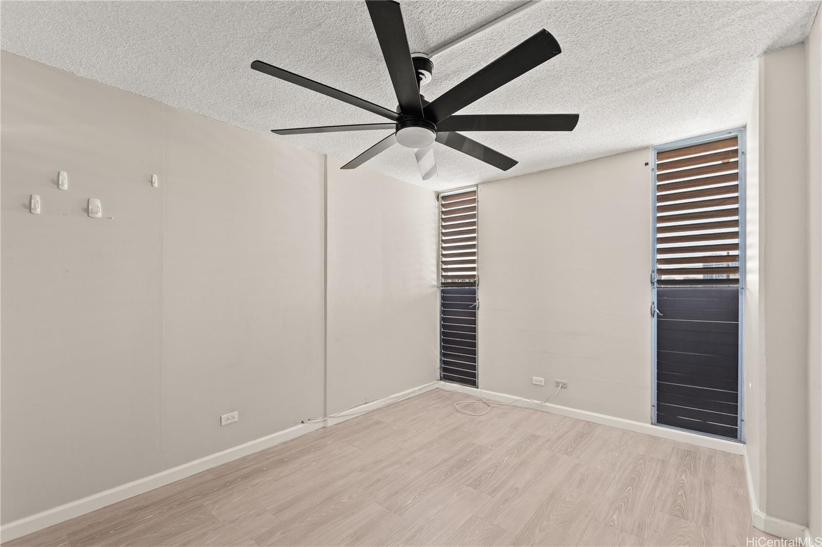 1069 Spencer Street, Unit 101 Honolulu, HI 96822 - Photo 7 of 19 an empty room with closet and a ceiling fan