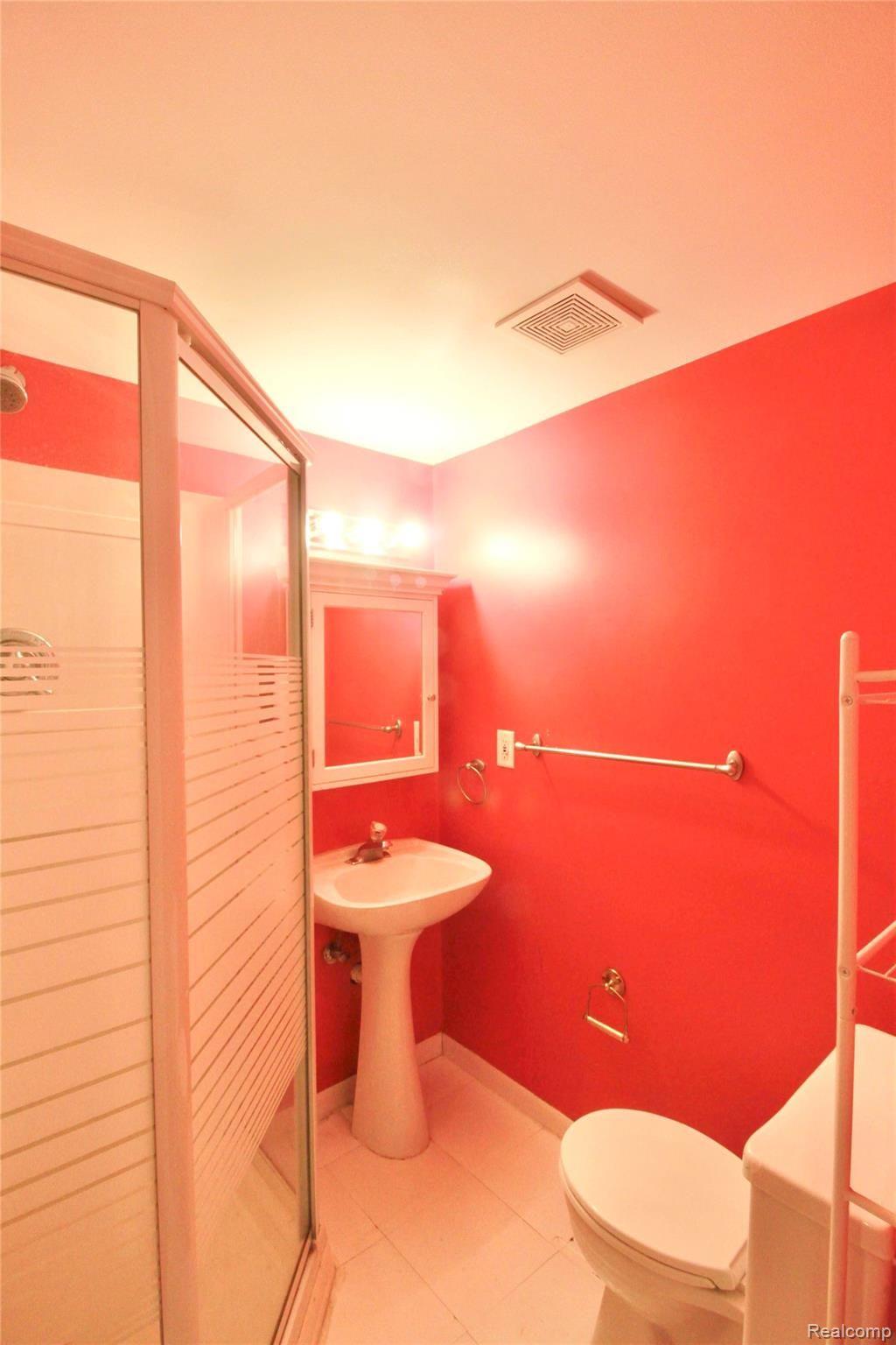 585 Hidden Ridge Drive Troy, MI 48083 - Photo 20 of 25 20.jpg