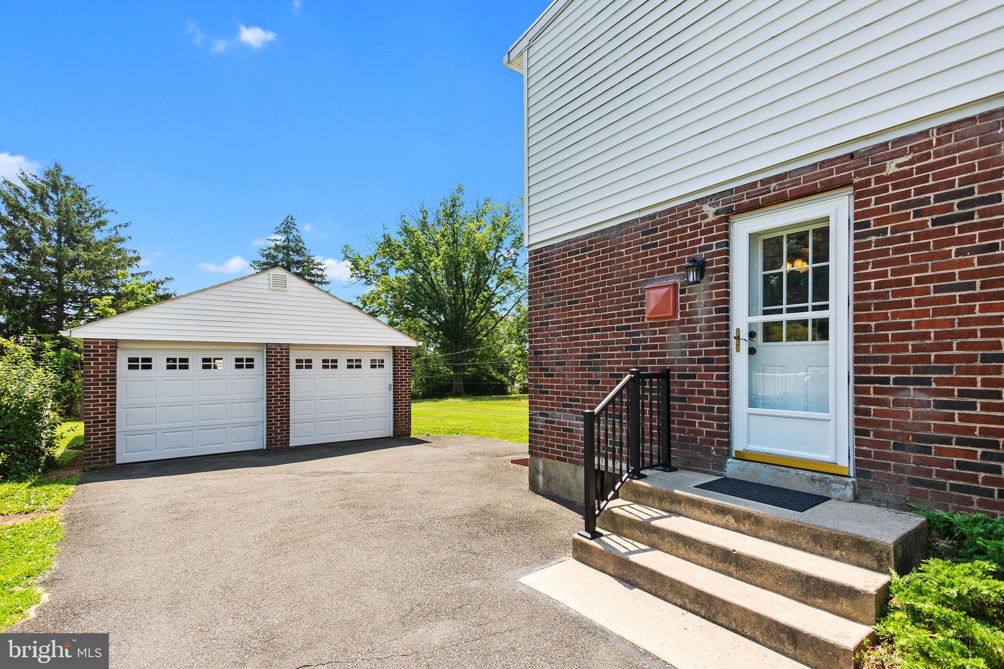 313 Clear Spring Road Lansdale, PA 19446 - Photo 4 of 30 Gallery Image 4