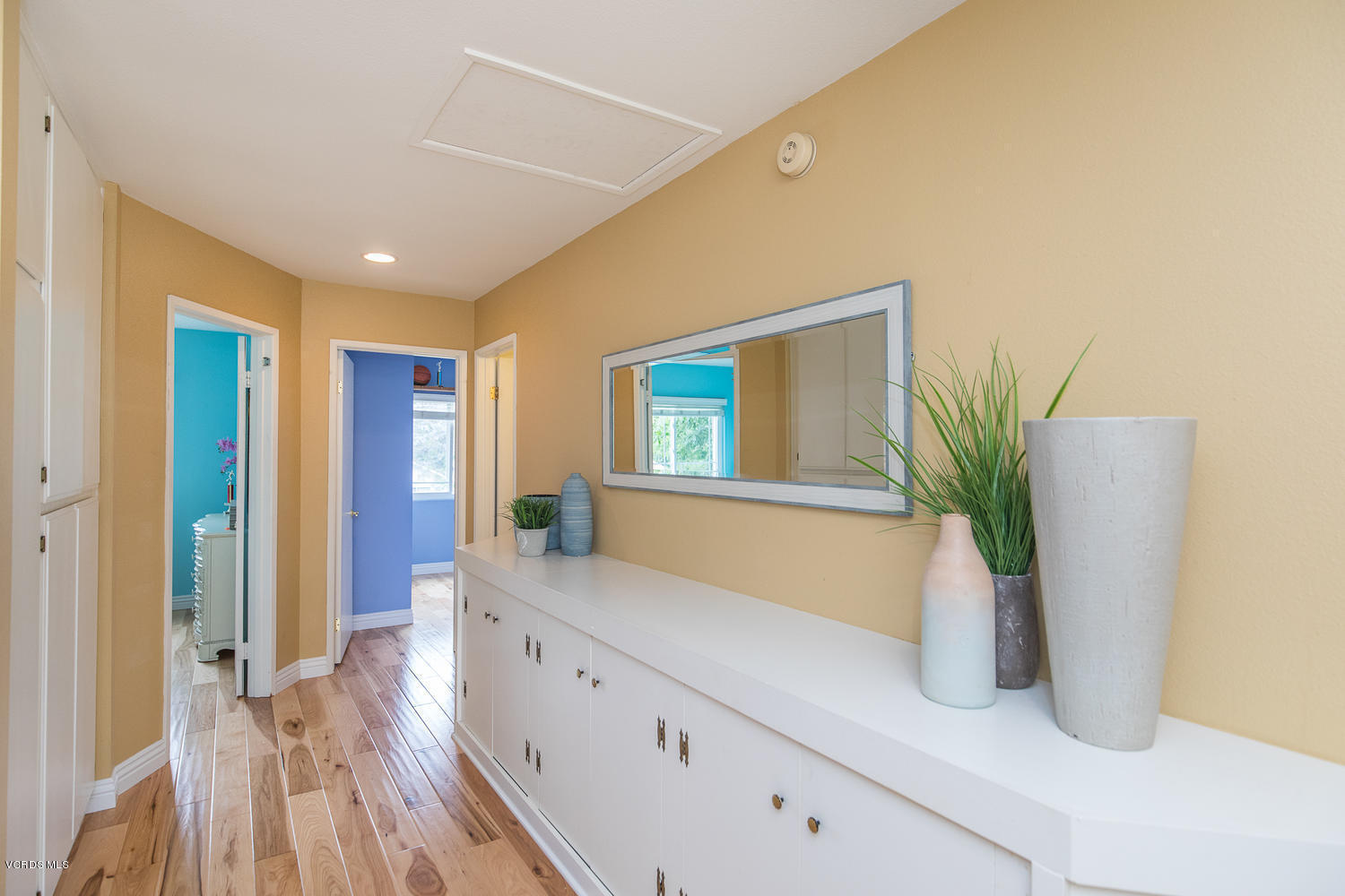 3544 Radcliffe Road Thousand Oaks, CA 91360 - Photo 17 of 27 a view of hallway with furniture and wooden floor