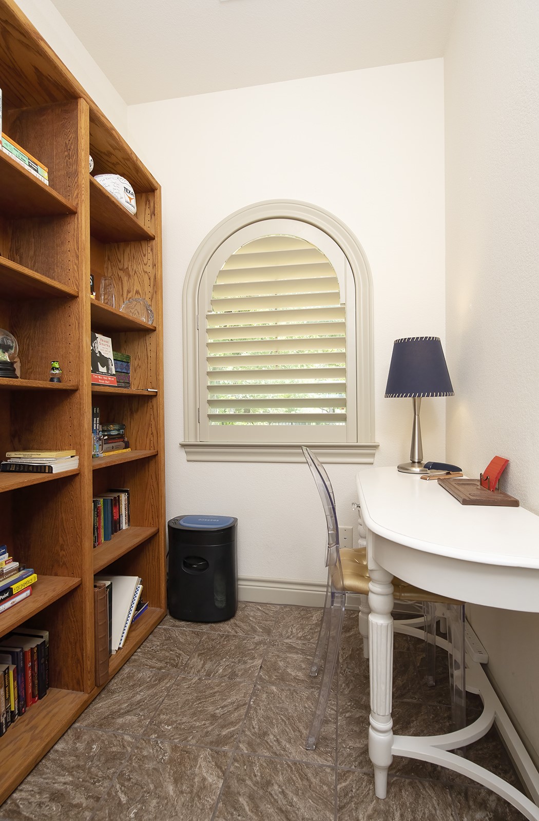 213 Acker Road Georgetown, TX 78633 - Photo 16 of 32 a workspace with furniture and a bookshelf