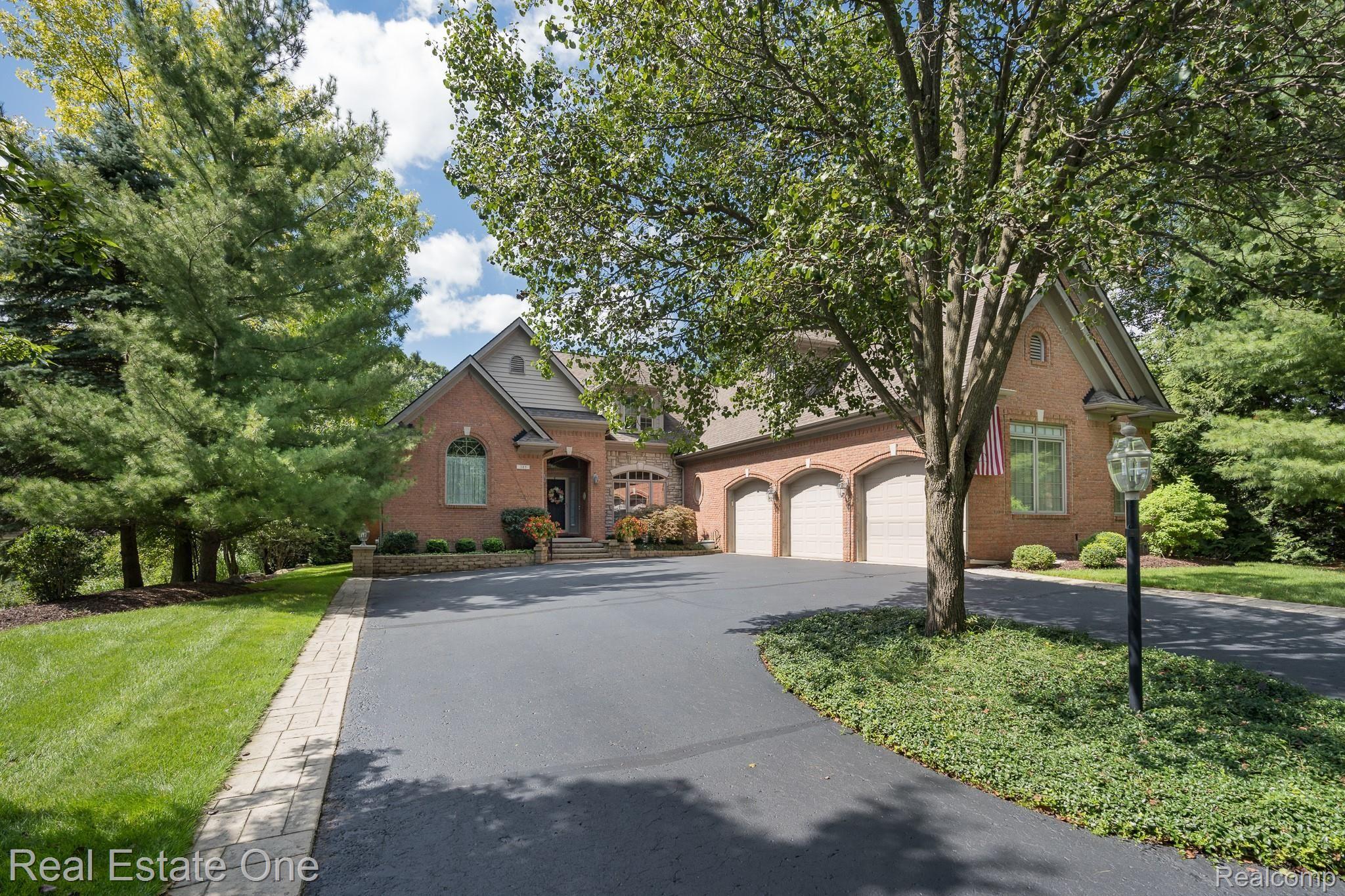 385 Rochdale Drive North Rochester, MI 48309 - Photo 1 of 42 Welcome home! 385 Rochdale