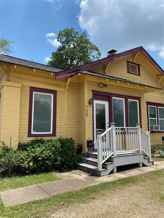 $1,500 | 709 East 11th Street, Houston, TX 77008