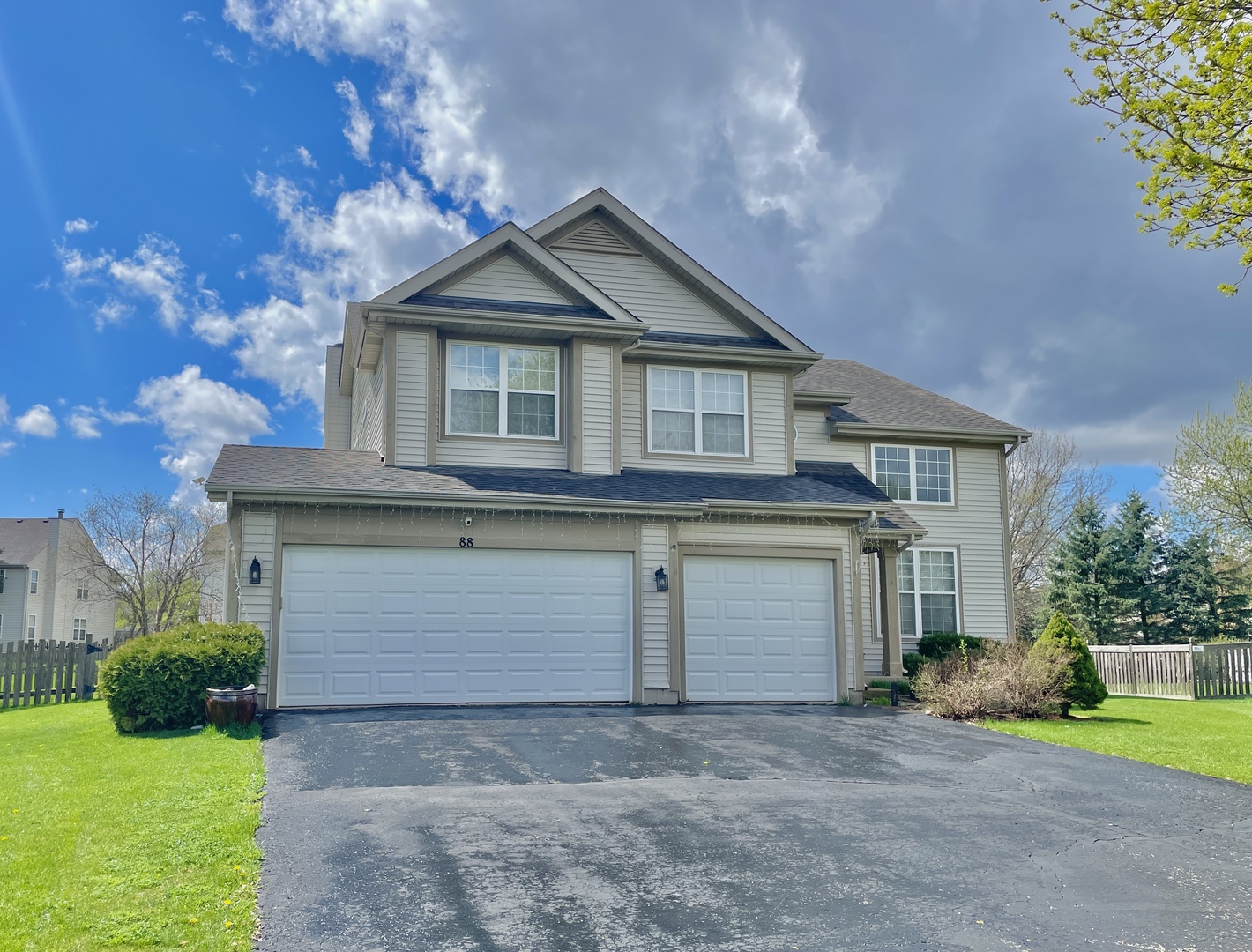 88 Hackney Lane Lindenhurst, IL 60046 - Photo 1 of 60