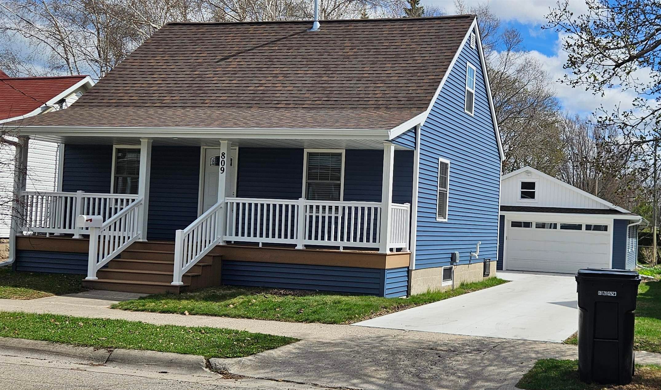 809 Quincy Street Sturgeon Bay, WI 54235 - Photo 4 of 17