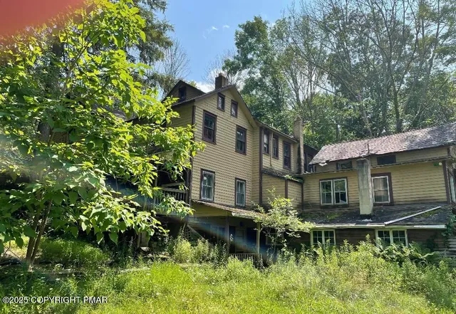 $799,000 | 410 Hunters Farm Road, Henryville, PA 18332