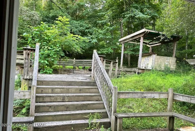 $799,000 | 410 Hunters Farm Road, Henryville, PA 18332