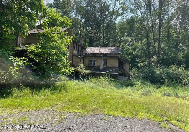 $799,000 | 410 Hunters Farm Road, Henryville, PA 18332