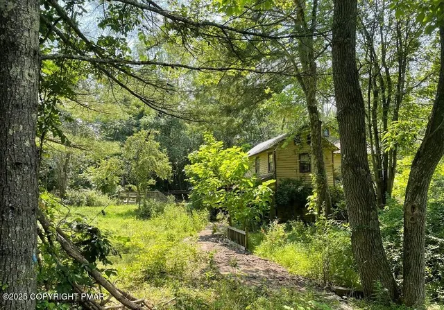 $799,000 | 410 Hunters Farm Road, Henryville, PA 18332