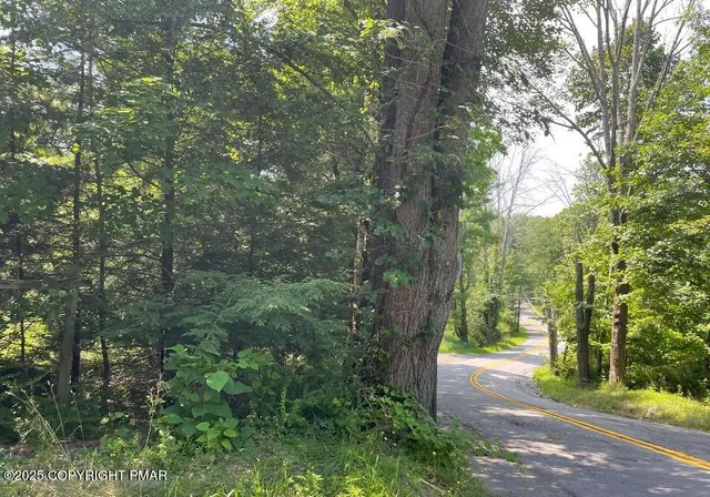 $799,000 | 410 Hunters Farm Road, Henryville, PA 18332