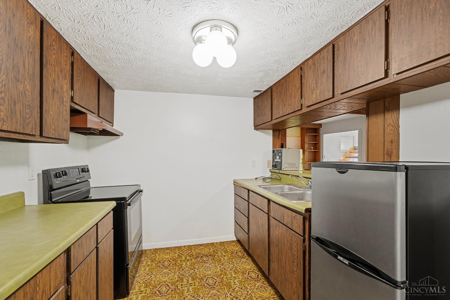 511 West Galbraith Road Cincinnati, OH 45215 - Photo 22 of 36