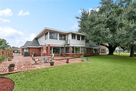 $575,000 | 81 Chateau Mouton Drive, Kenner, LA 70065