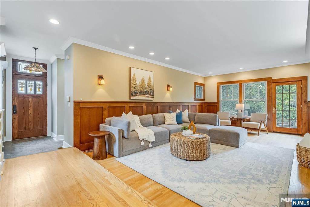 44 Dodd Street Montclair, NJ 07042 - Photo 4 of 50 Gallery Image 4