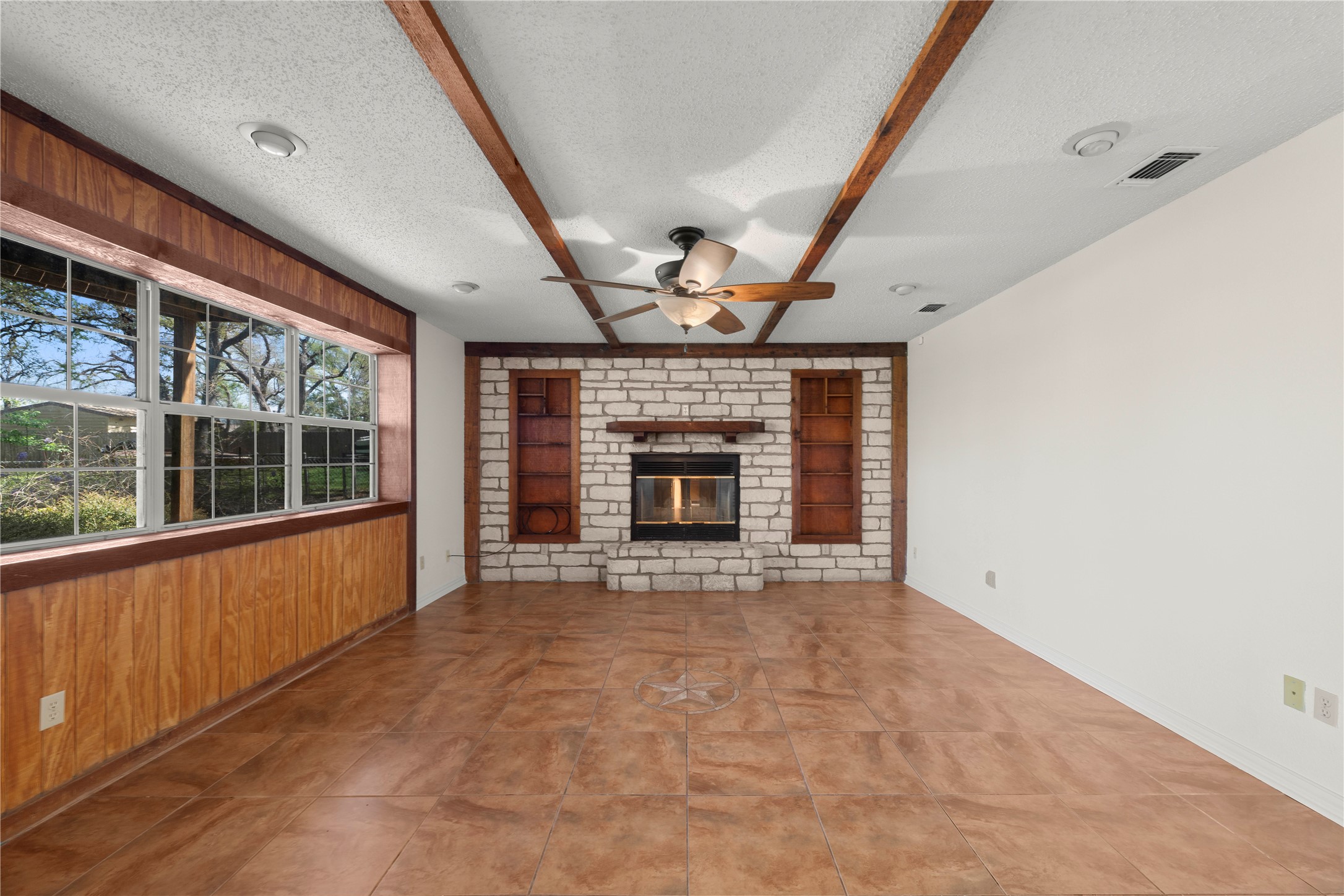 986 Benchmark Trail Belton, TX 76513 - Photo 11 of 31 an empty room with windows