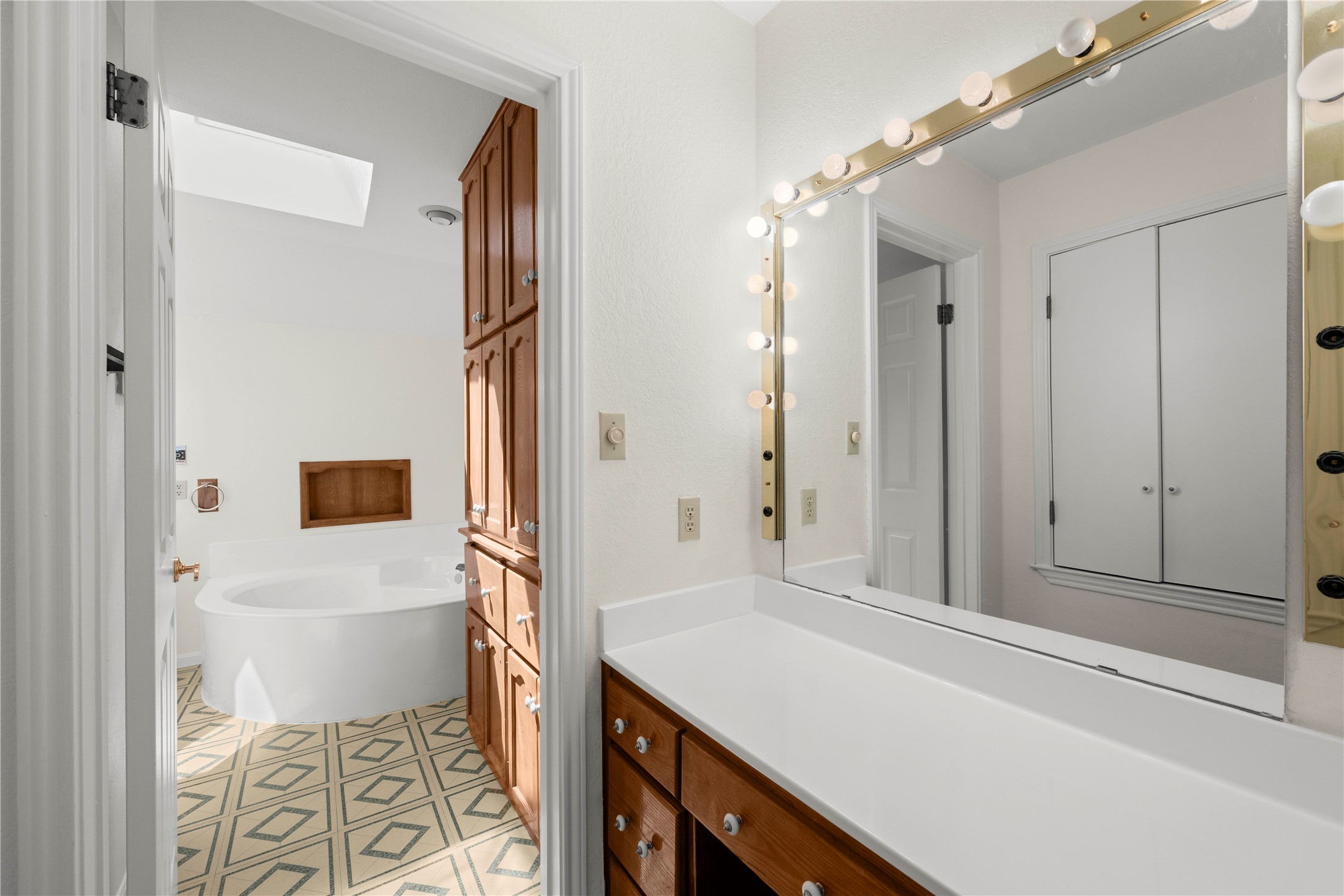 986 Benchmark Trail Belton, TX 76513 - Photo 15 of 31 a bathroom with a sink a toilet and shower