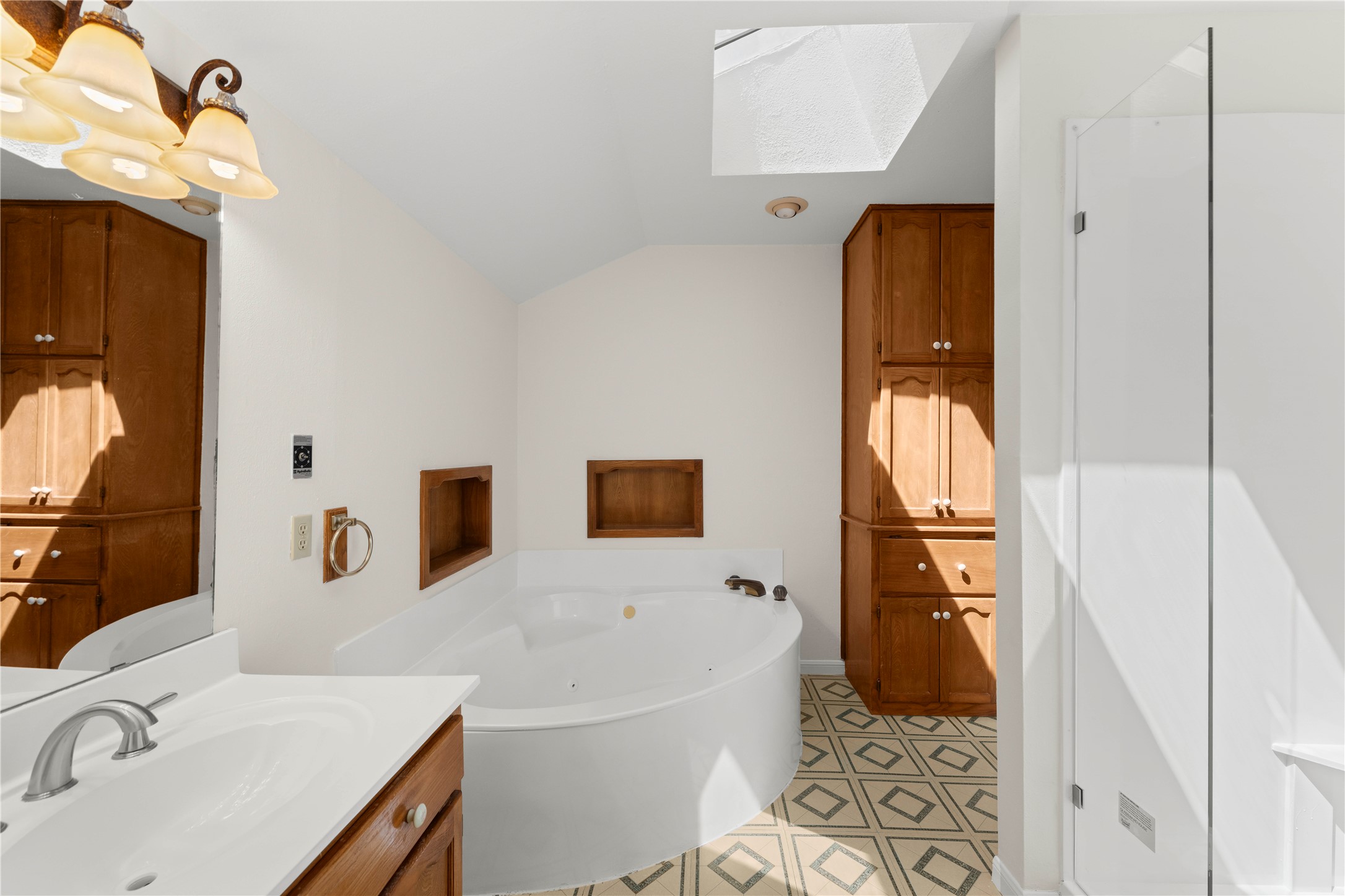 986 Benchmark Trail Belton, TX 76513 - Photo 18 of 31 a bathroom with a tub sink and mirror