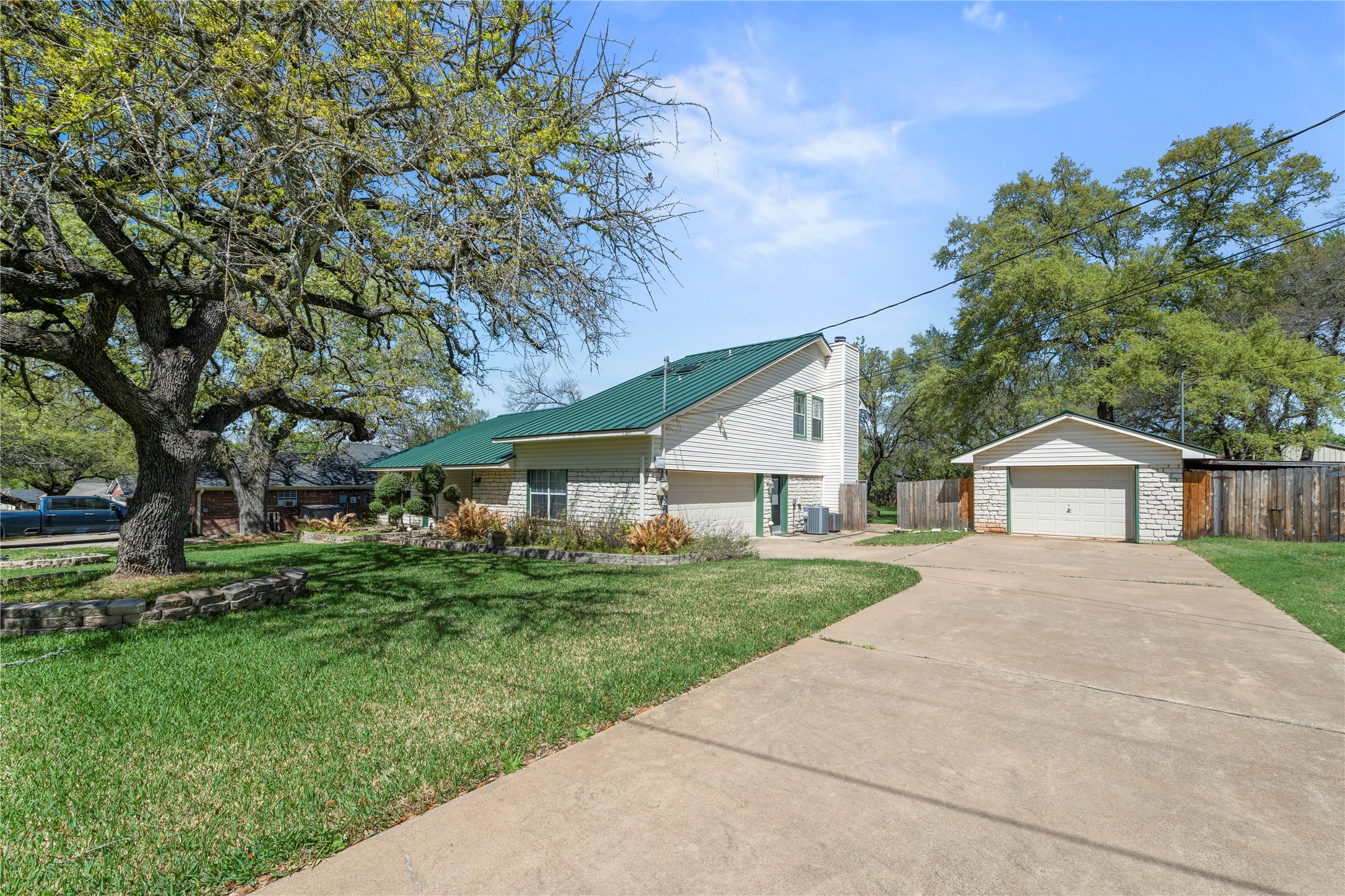 986 Benchmark Trail Belton, TX 76513 - Photo 3 of 31 front view of a house with a yard