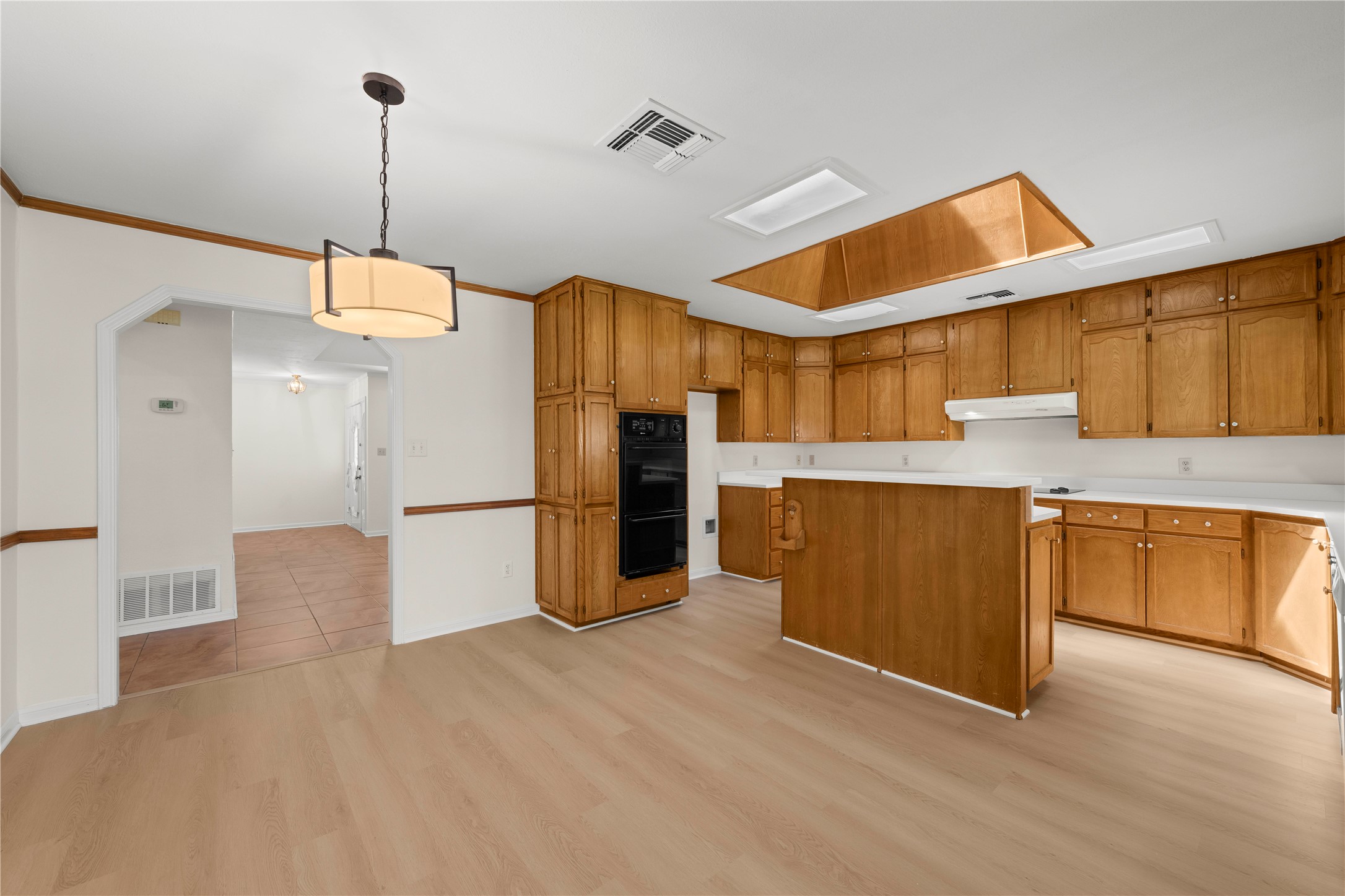 986 Benchmark Trail Belton, TX 76513 - Photo 6 of 31 a view of a kitchen with refrigerator and microwave