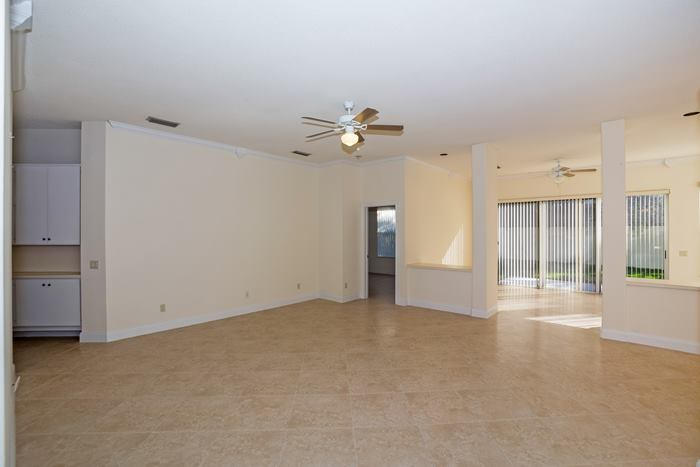 142 Hampton Circle Jupiter, FL 33458 - Photo 11 of 24 Livingroom
