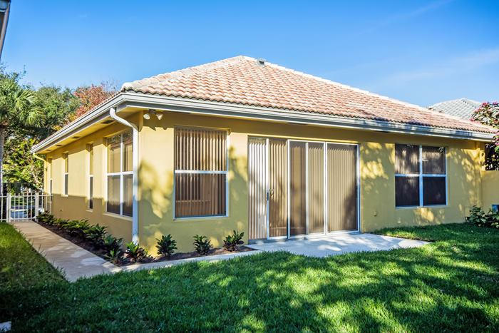 142 Hampton Circle Jupiter, FL 33458 - Photo 14 of 24 Exterior back