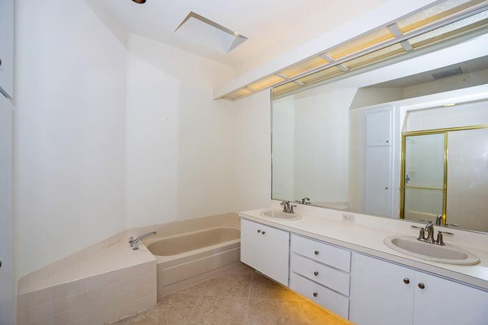 142 Hampton Circle Jupiter, FL 33458 - Photo 17 of 24 Master Bath