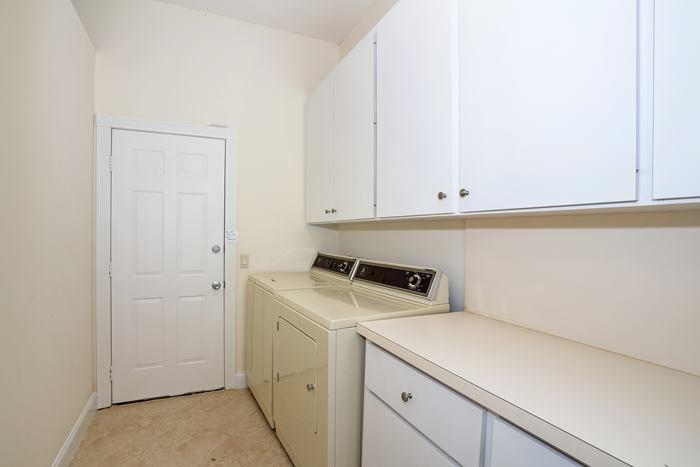 142 Hampton Circle Jupiter, FL 33458 - Photo 23 of 24 Laundryroom