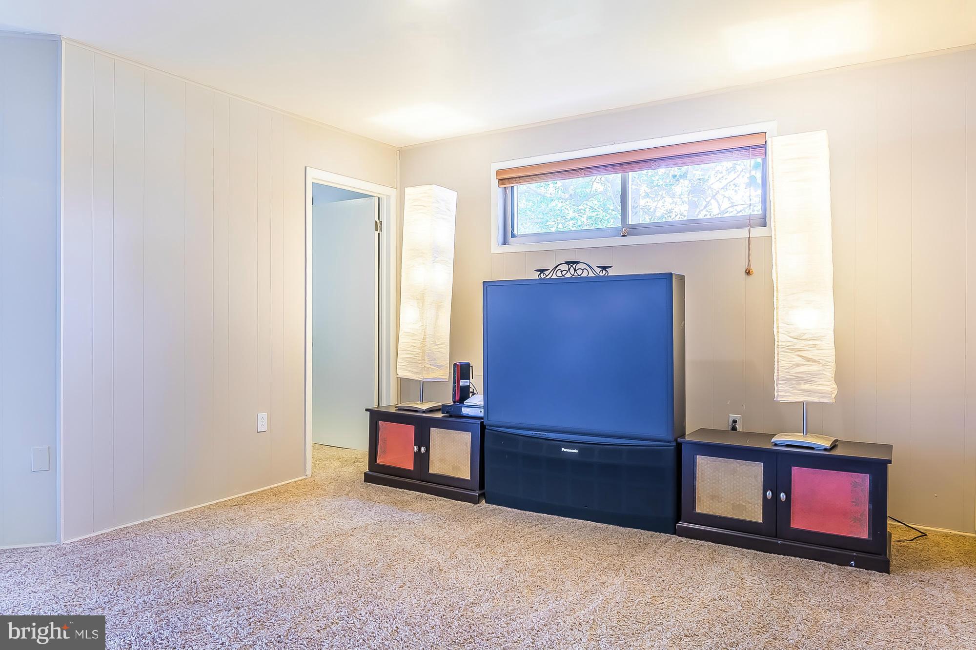 114 Bluff Terrace Silver Spring, MD 20902 - Photo 13 of 29 Family Room View of the 4 room office .ect