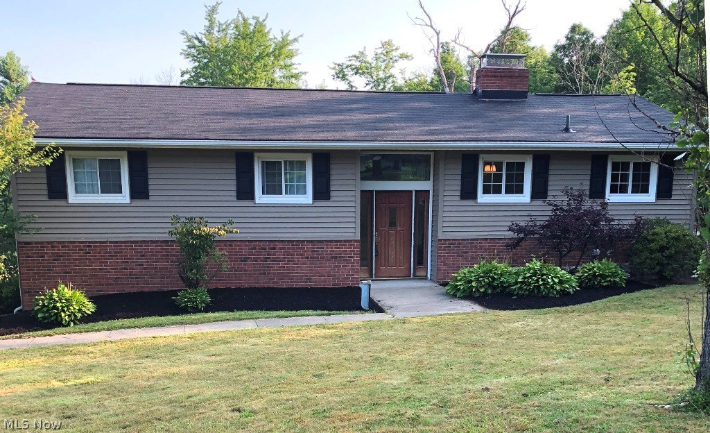Welcome to 7866 Dines Road in Russell Twp.