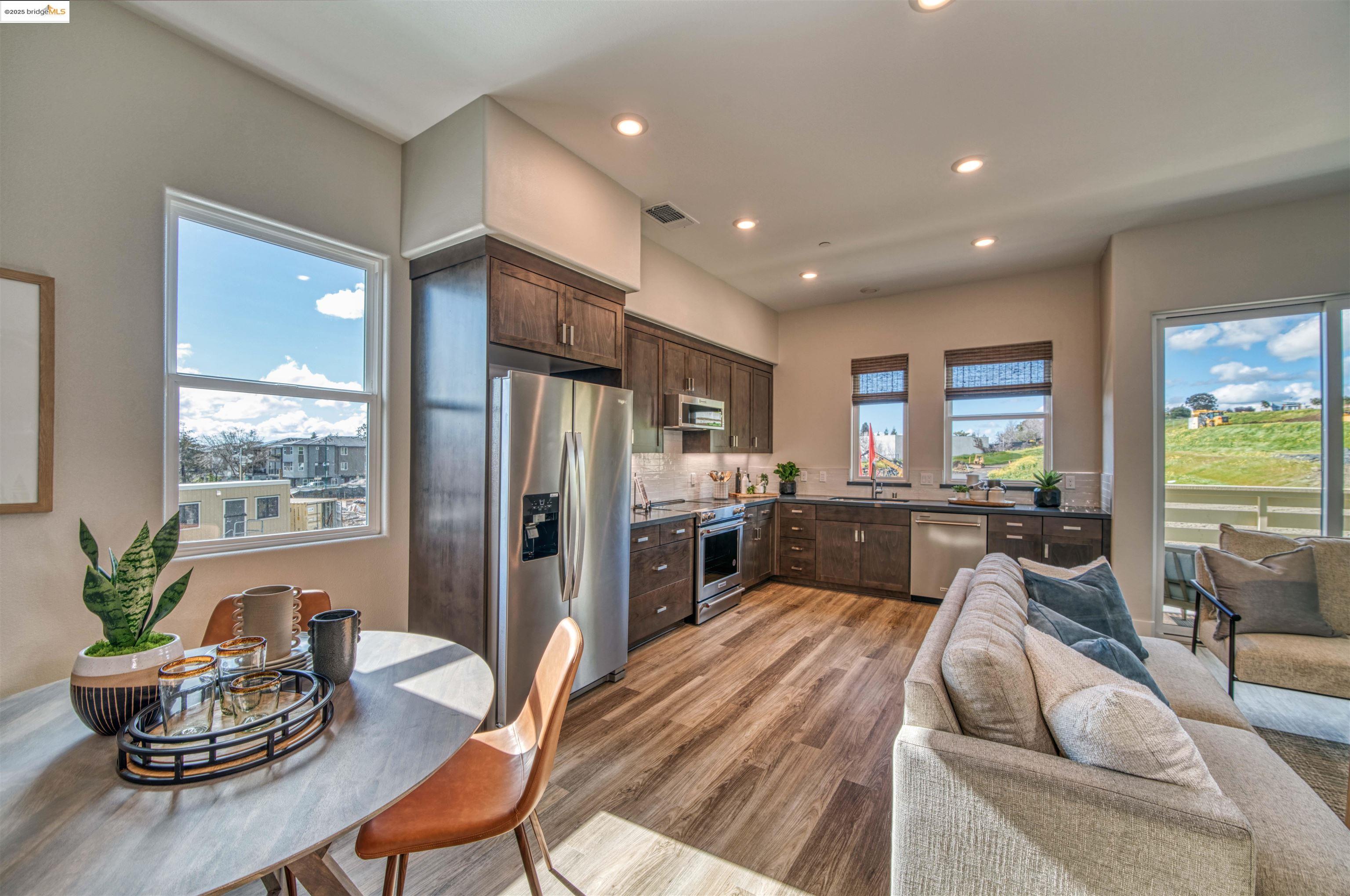28949 Parkridge Loop, Unit 86 Hayward, CA 94544 - Photo 2 of 15 a living room with furniture kitchen and a large window