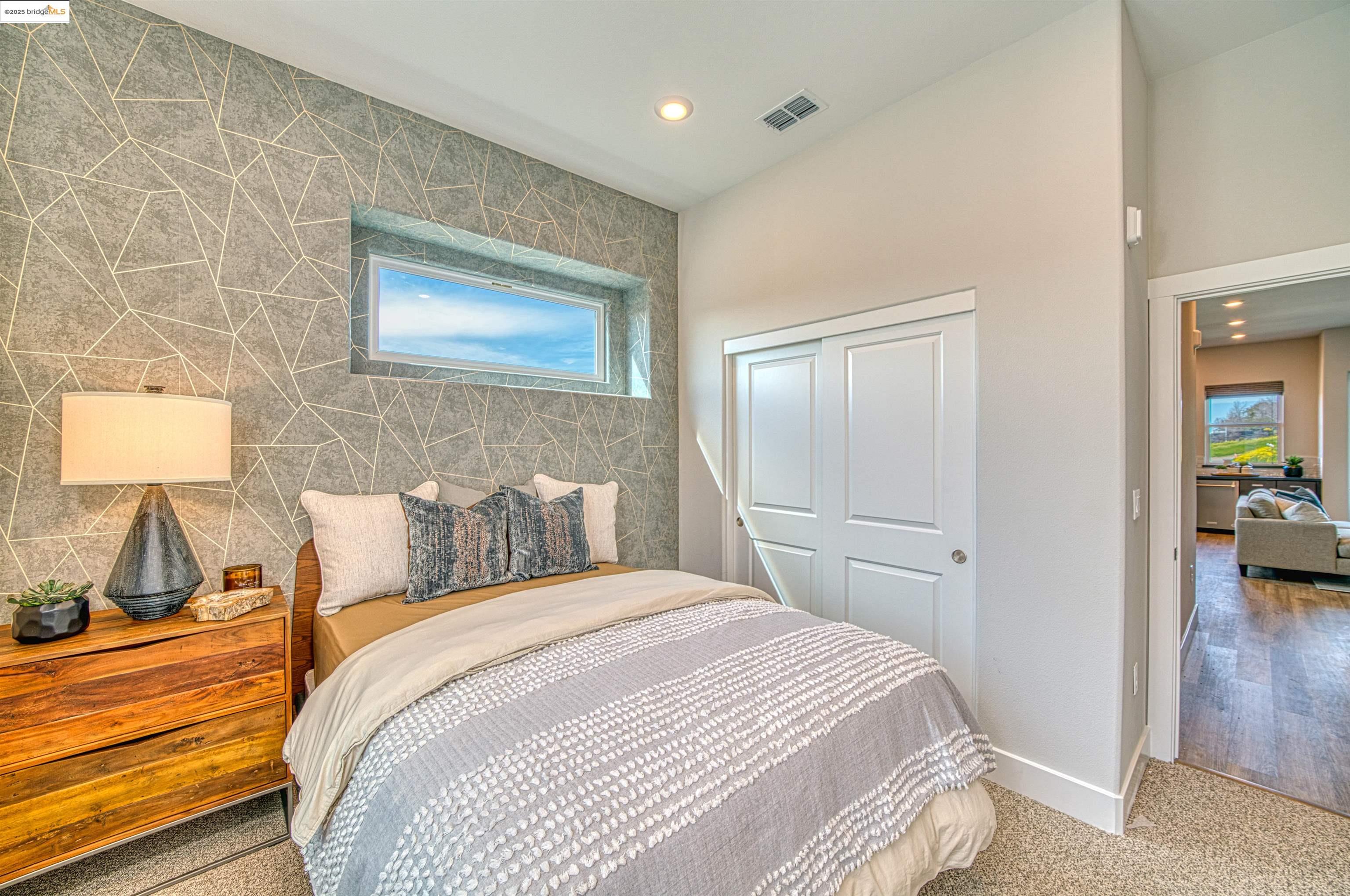 28949 Parkridge Loop, Unit 86 Hayward, CA 94544 - Photo 7 of 15 a bedroom with a bed and a lamp