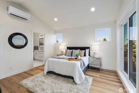 $1,150,000 | 1004 North 48th Street, Unit A, Seattle, WA 98103