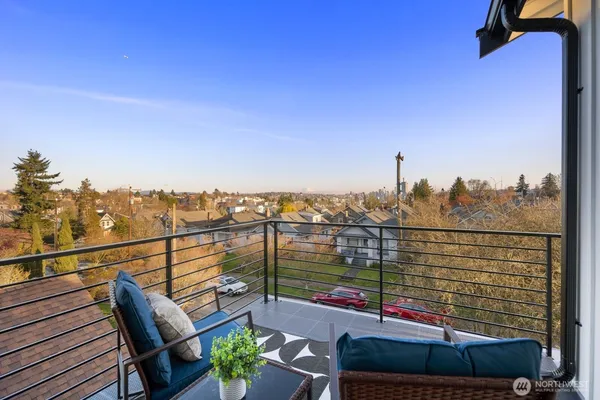 $1,150,000 | 1004 North 48th Street, Unit A, Seattle, WA 98103
