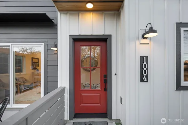 $1,150,000 | 1004 North 48th Street, Unit A, Seattle, WA 98103