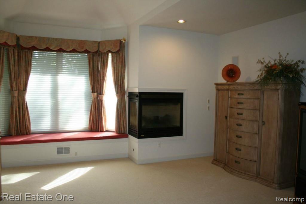 7811 Fieldstone Ridge Clarkston, MI 48348 - Photo 34 of 51 IMG_1630.jpg