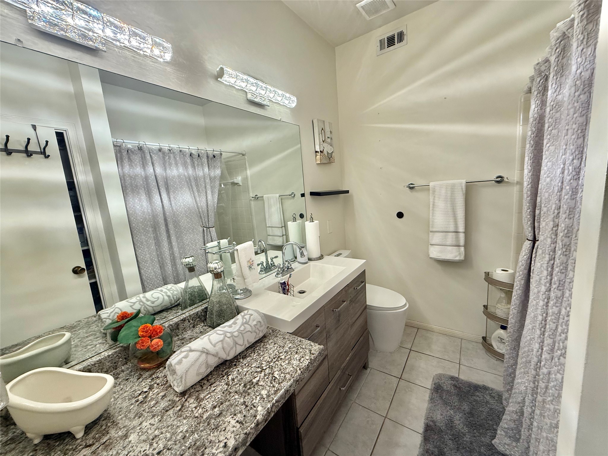 6000 Reims Road, Unit 3010 Houston, TX 77036 - Photo 19 of 28 Secondary Bath