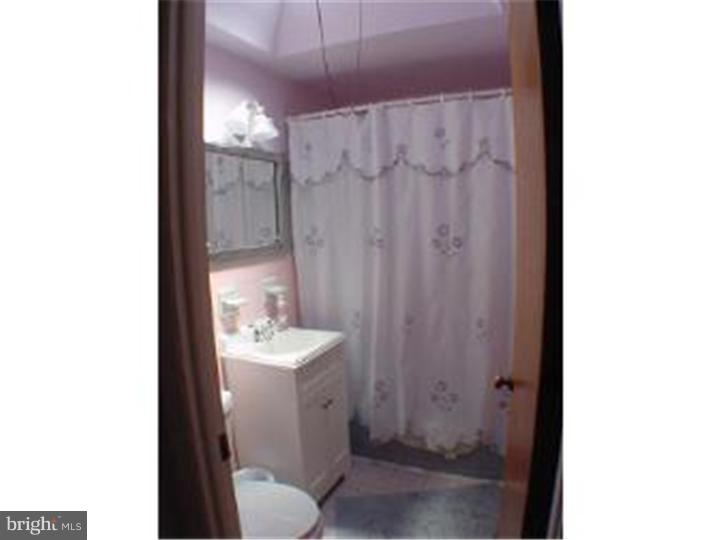 3418 Primrose Road Philadelphia, PA 19114 - Photo 12 of 17 Bathroom