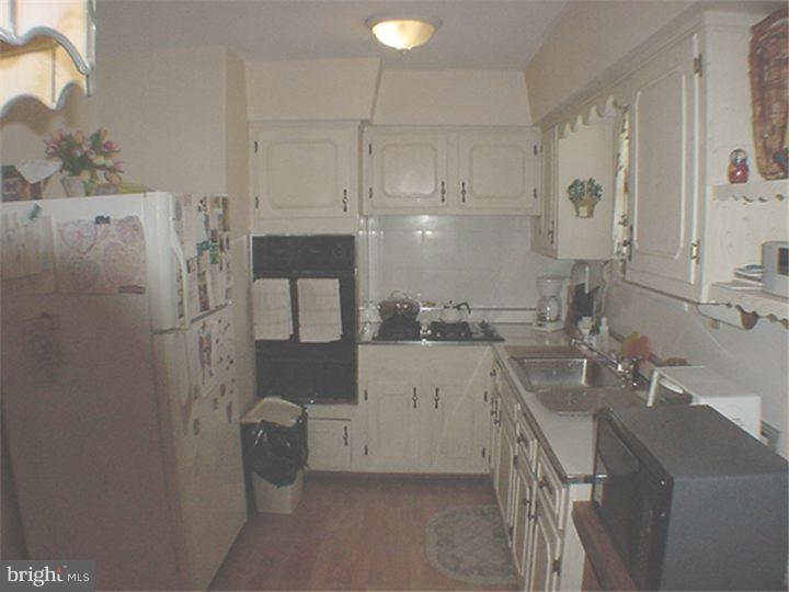 3418 Primrose Road Philadelphia, PA 19114 - Photo 3 of 17 Kitchen