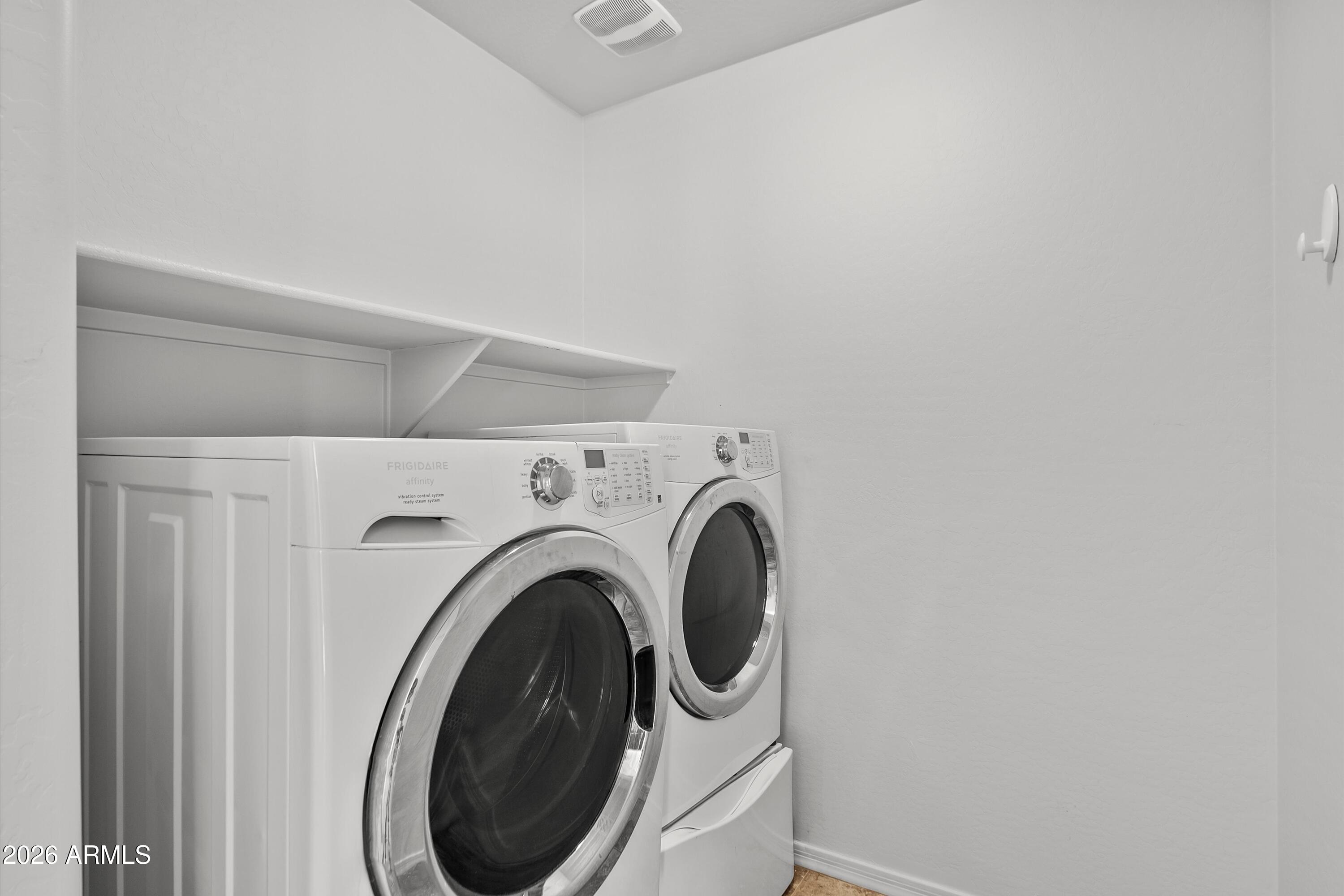 955 South Henry Lane Gilbert, AZ 85296 - Photo 32 of 40 a utility room with dryer and washer