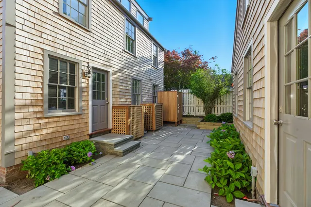 $3,395,000 | 85 R Orange Street, Nantucket, MA 02554