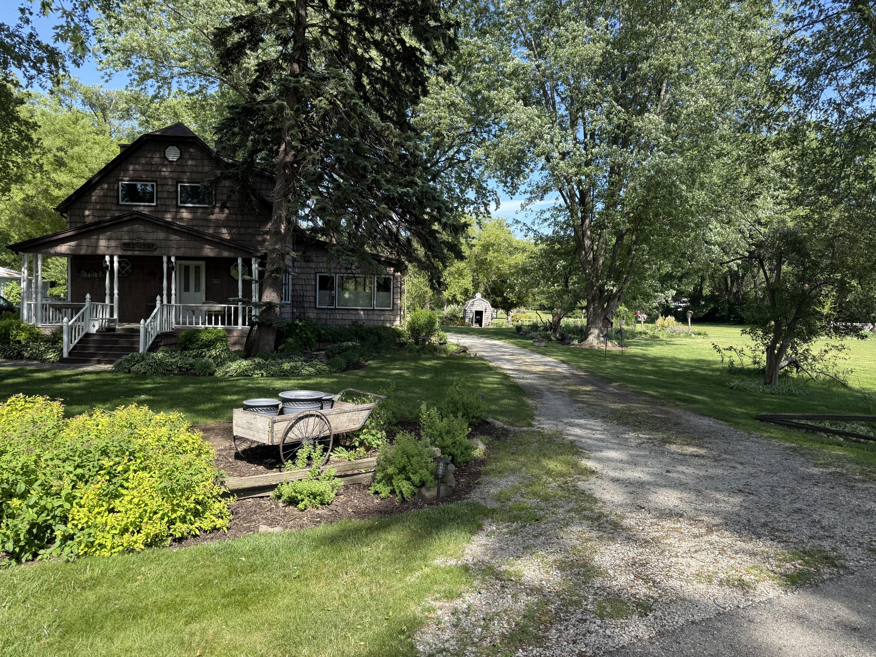 9461 River Road Pleasant Prairie, WI 53158 - Photo 4 of 16 Driveway goes around the house
