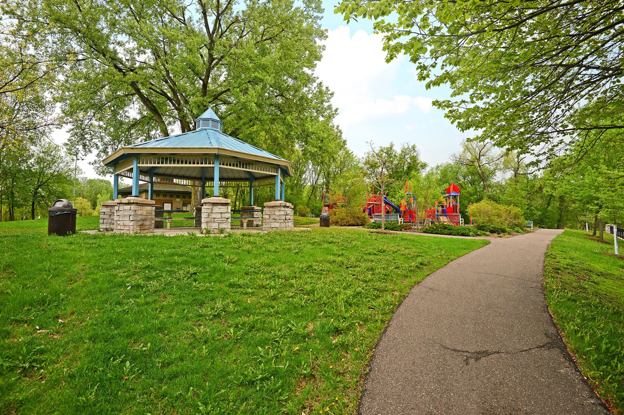 1810 Oakland Road Minnetonka, MN 55305 - Photo 43 of 46 Gallery Image 43