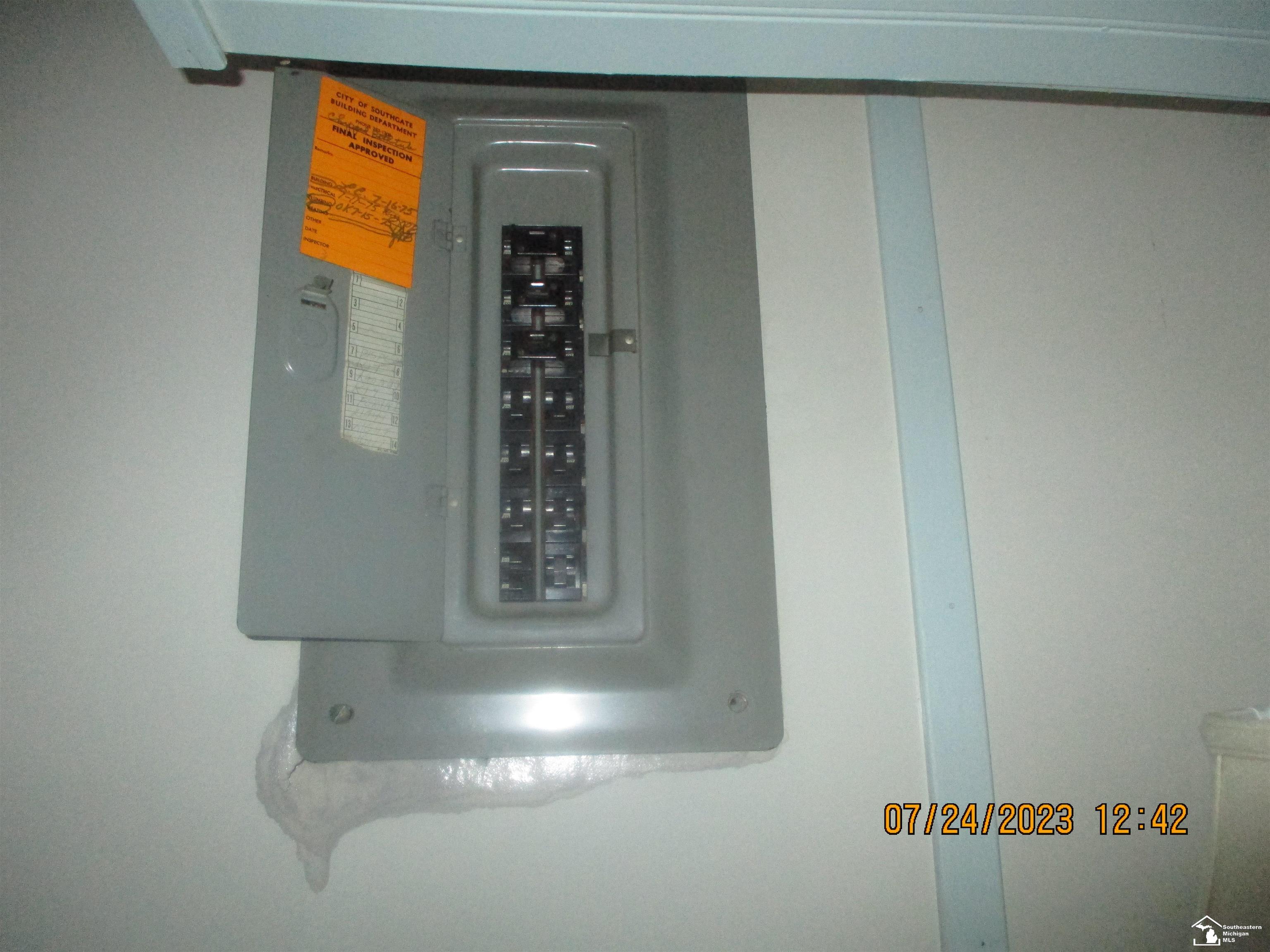 12703 Ronda Southgate, MI 48195 - Photo 20 of 34 50116429-19.JPG
