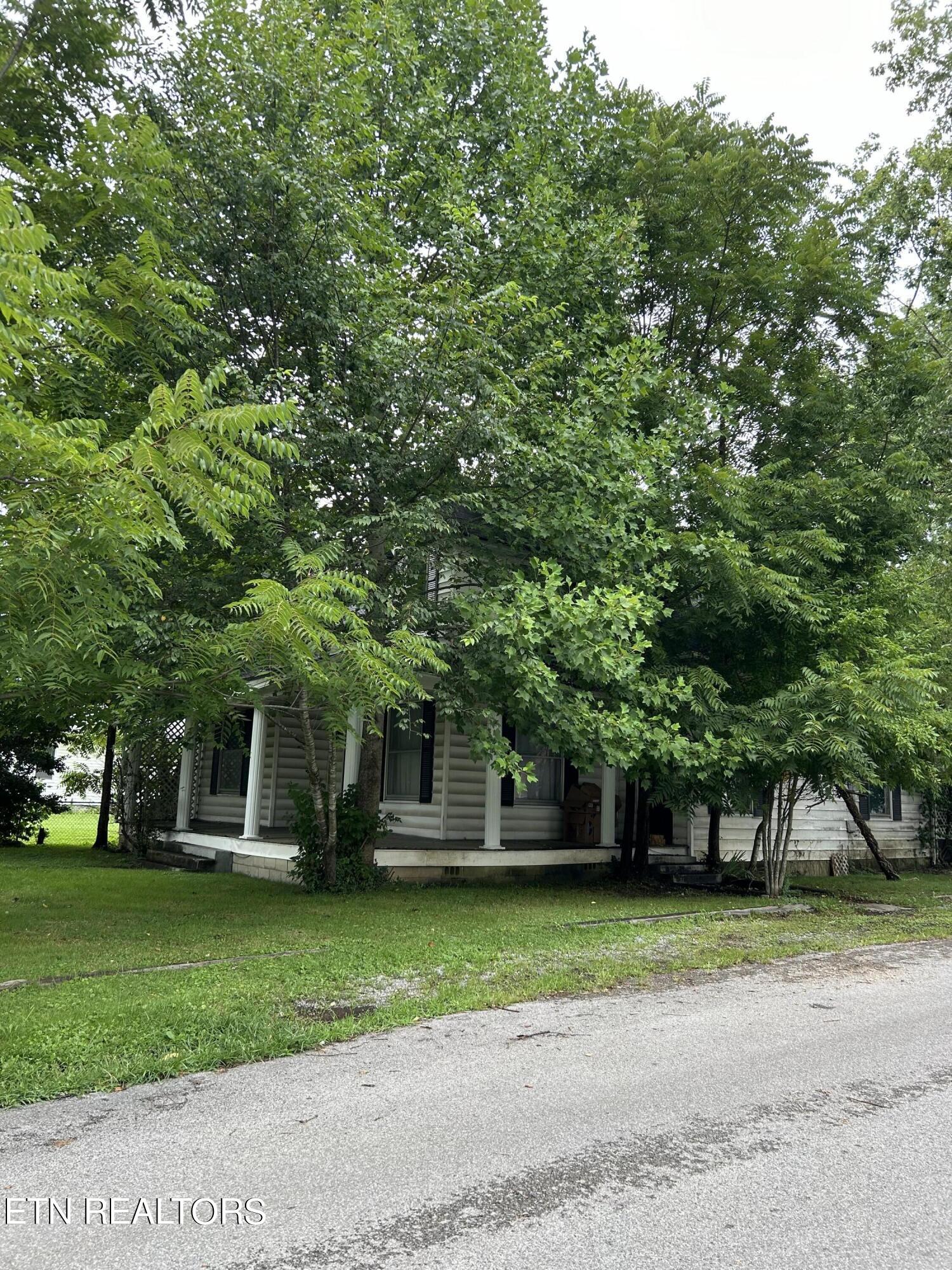 702 Exeter Avenue Middlesboro, KY 40965 - Photo 1 of 1 IMG_1264