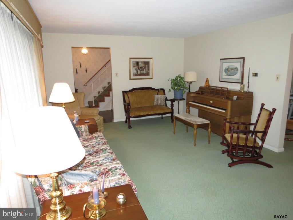 1843 Radnor Road York, PA 17402 - Photo 5 of 36