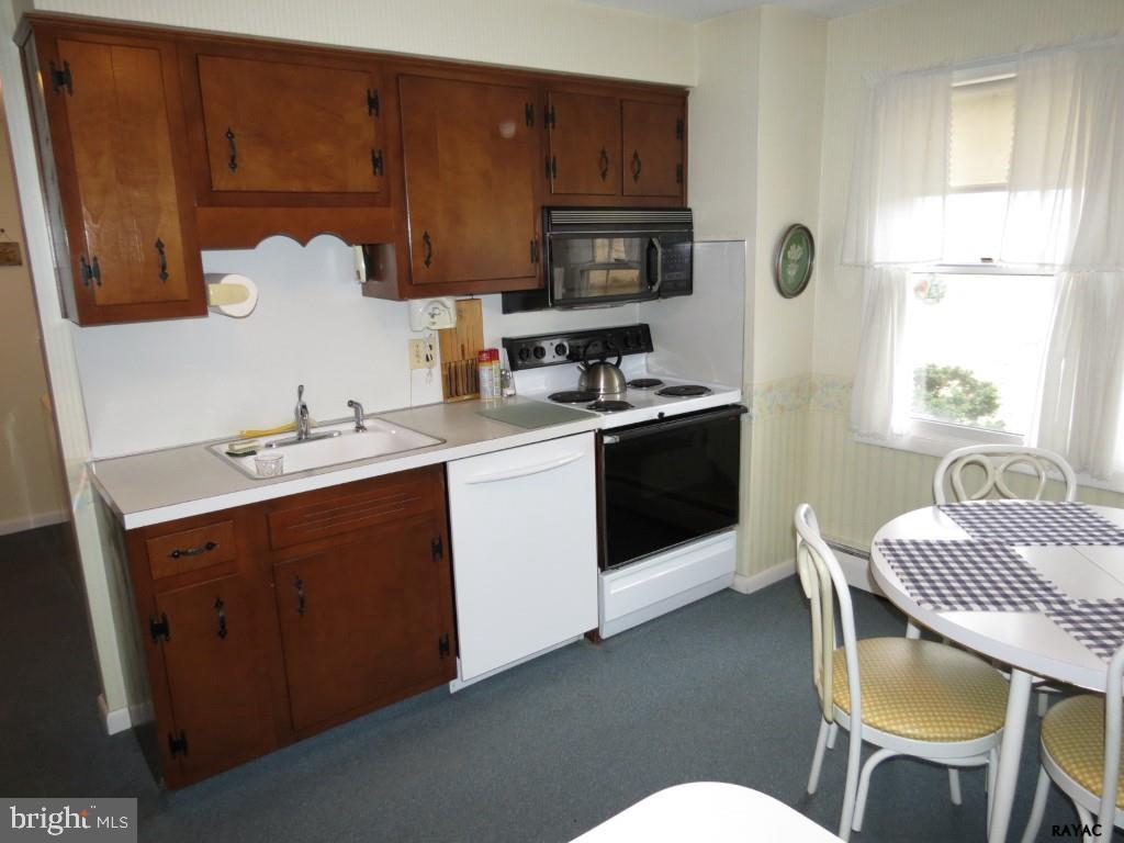 1843 Radnor Road York, PA 17402 - Photo 10 of 36